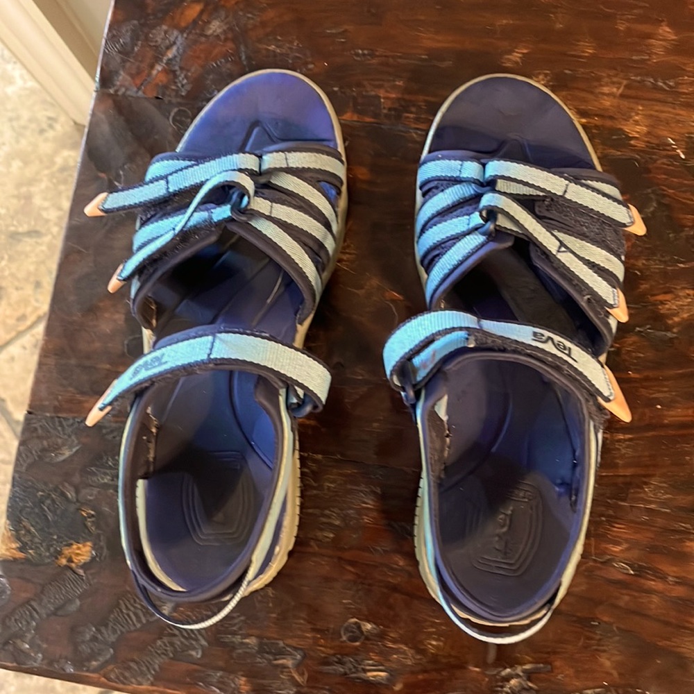 Teva Sandles girls size 3